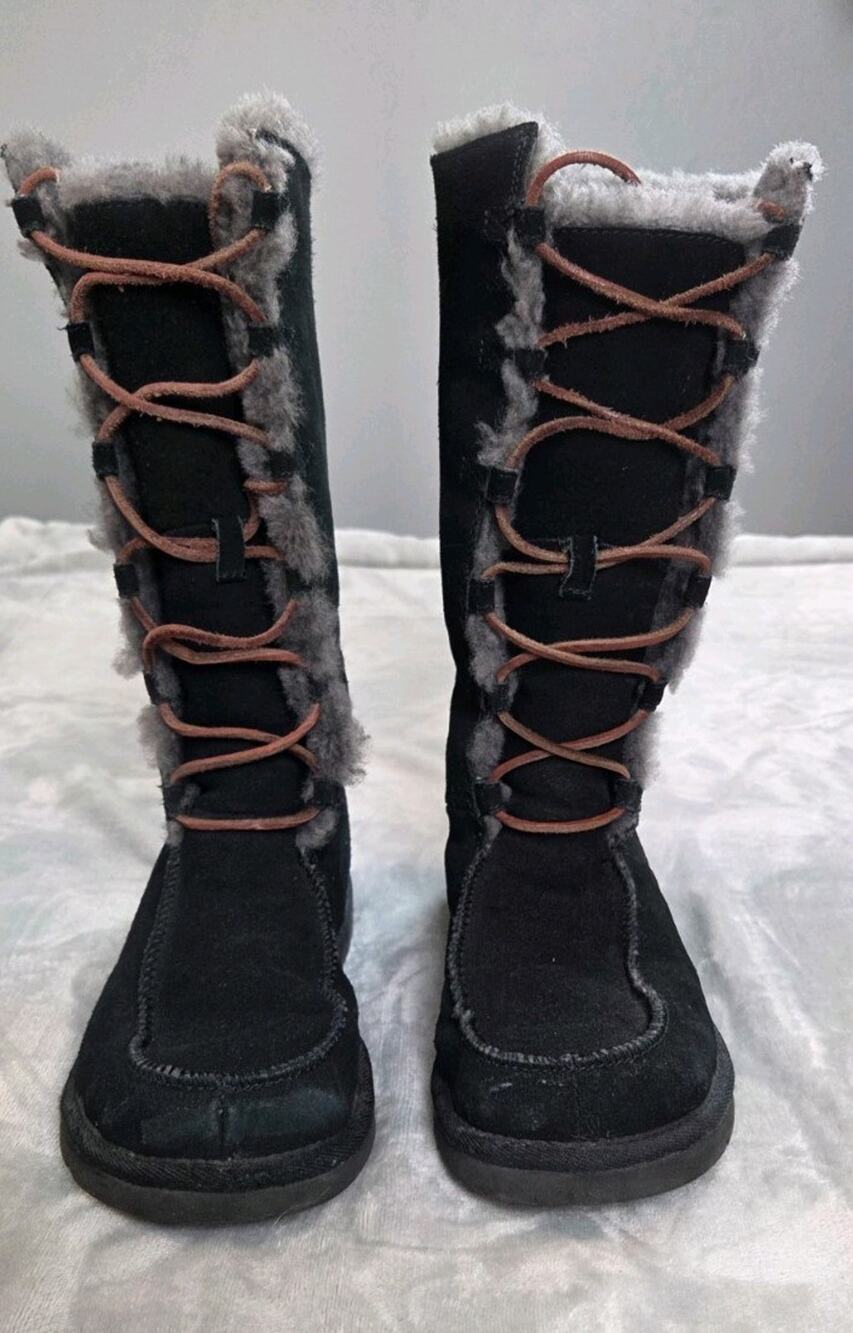 UGG Whitley Tall Lace up Boots Womens Size 7 black Suede Sheepskin moccasin fur